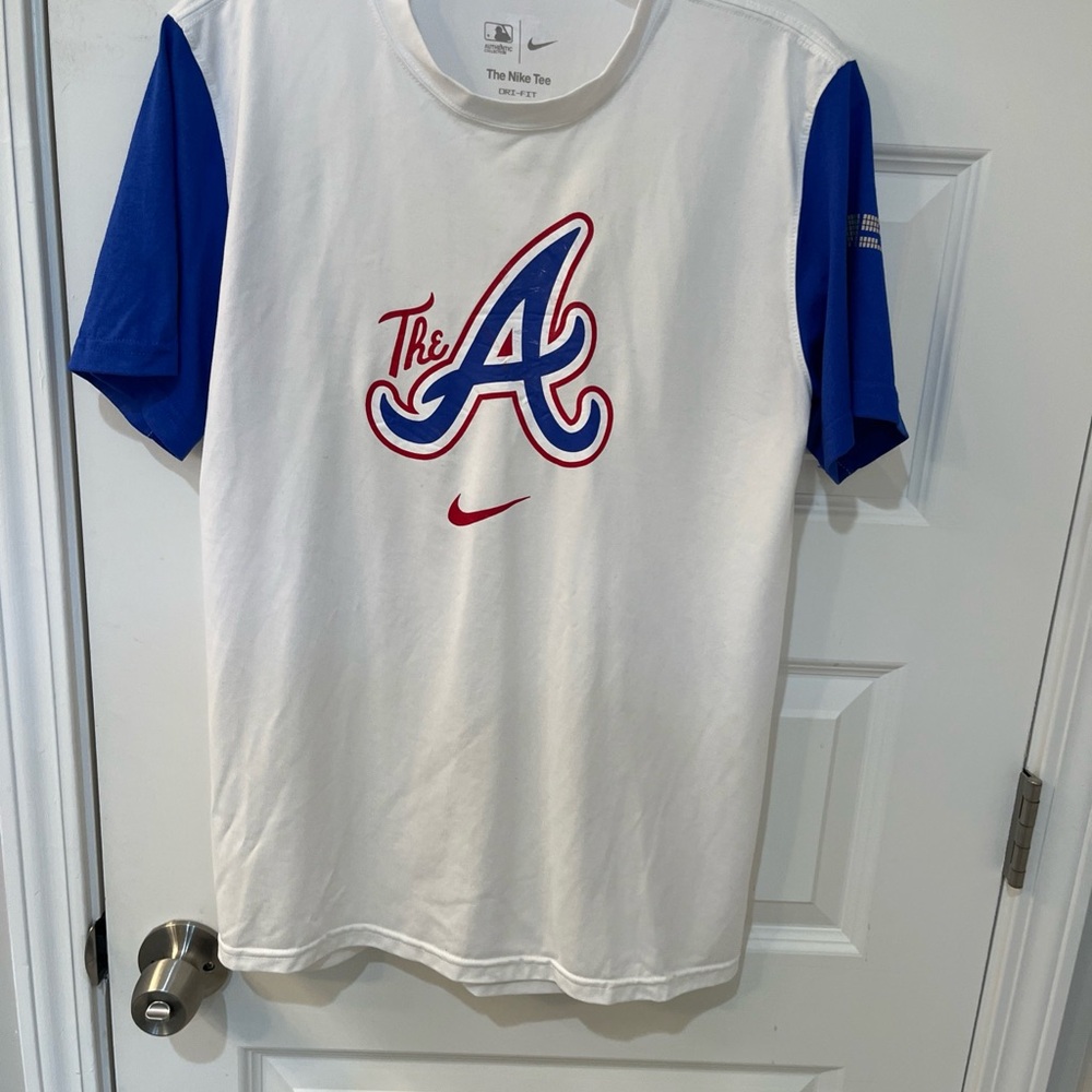 The Nike Tee‎ Dri-FIT MLB Atlanta Braves Hank Aaron 715 Home Runs T-Shirt Mens M